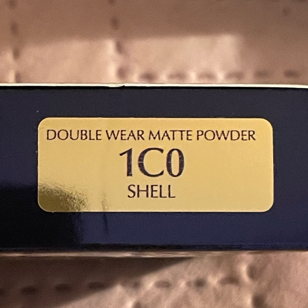 Estée Lauder Double Wear - 1C0 SHELL
Stay-in-Place Matte Powder Foundation